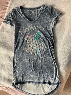 Super Soft & Lightweight Harry Potter Hogwarts Crest Graphic Tee